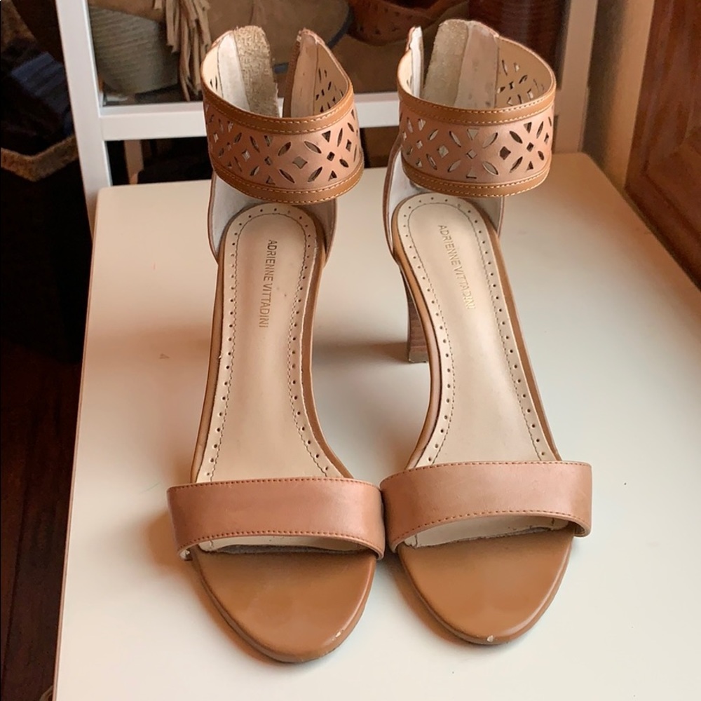 Nude sandal pumps!